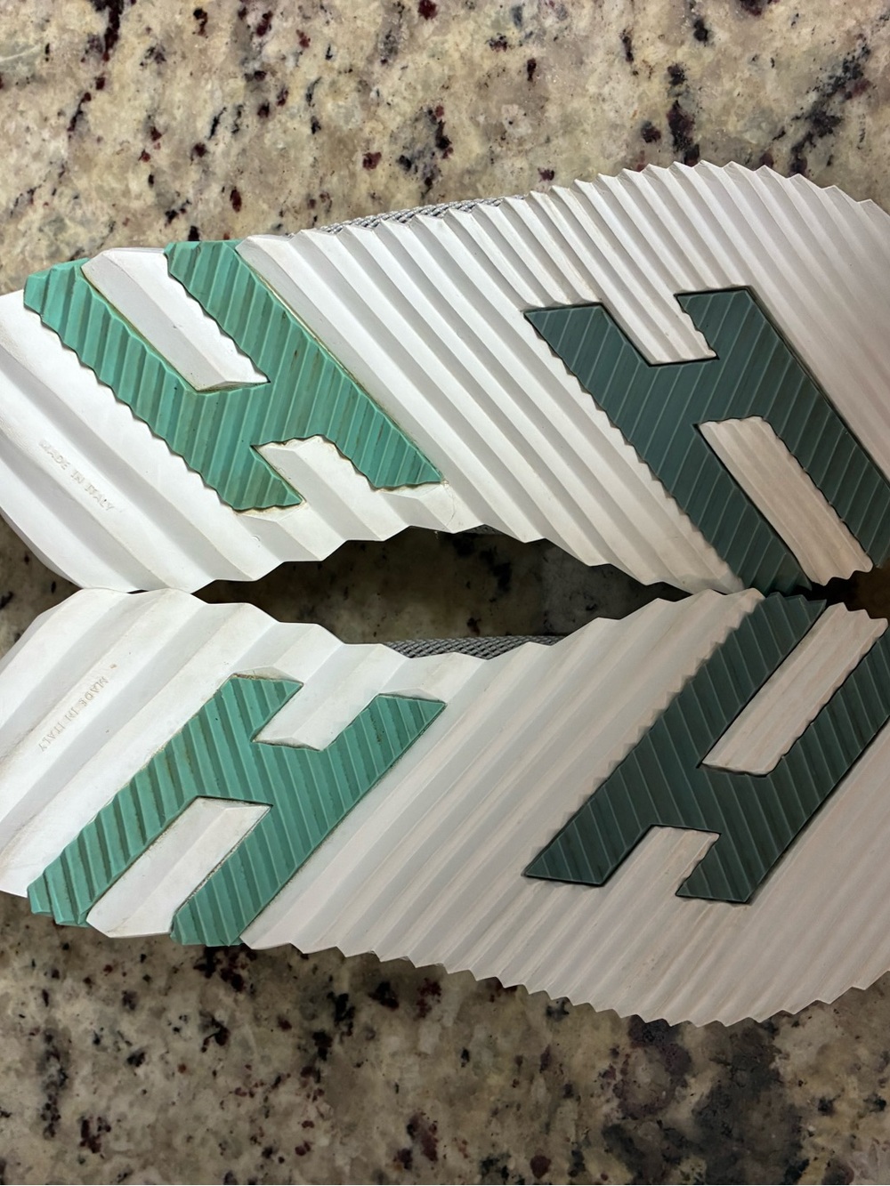 Hermès Women’s Bouncing Sneakers in a green and white Canvas and Suede - Picture 9 of 15